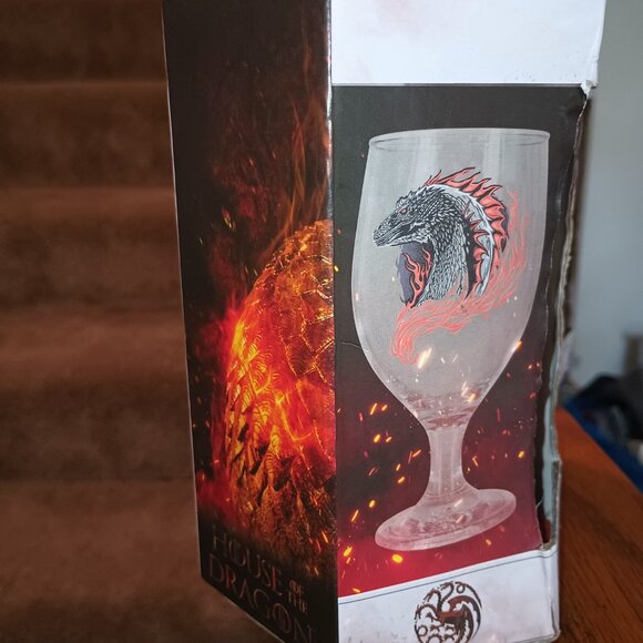 NEW Paladone House Of The Dragon Color Change Glass Goblet (350ml) - Picture 9 of 10